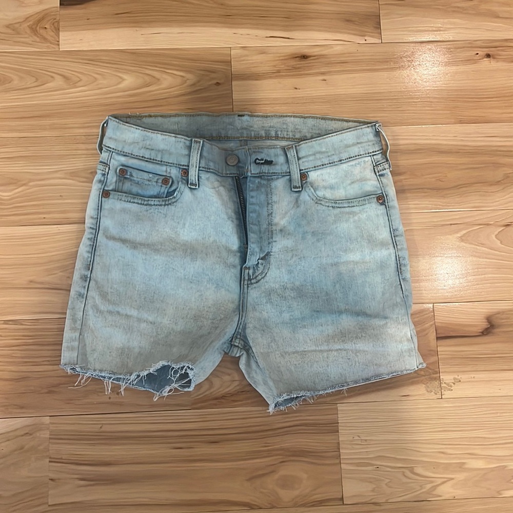 Cut off Levi’s jean shorts